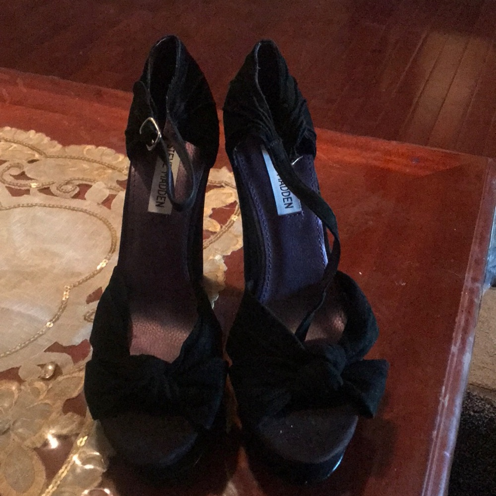 Lasies high heels in size 9